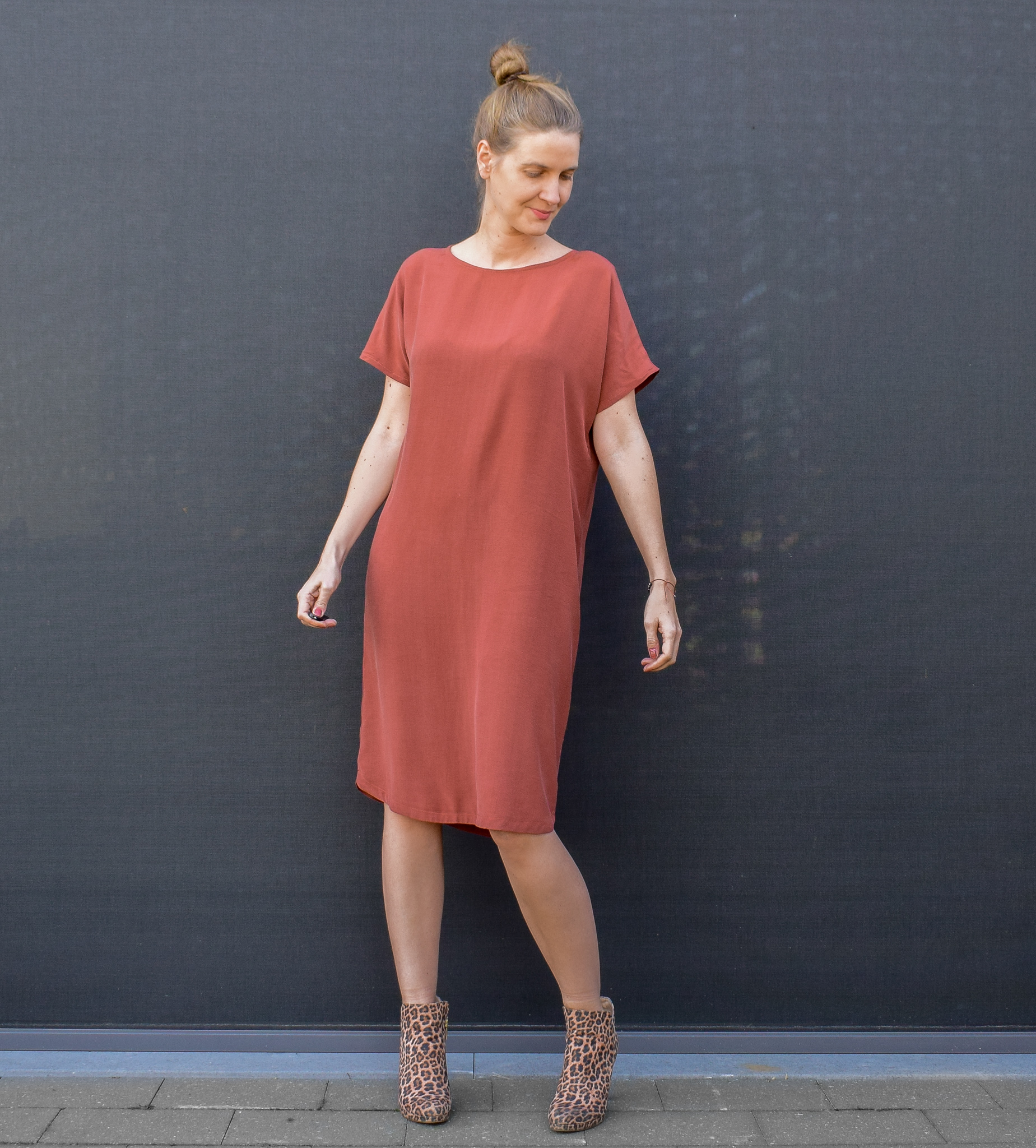 Rea dress for women and teens - sewing pattern