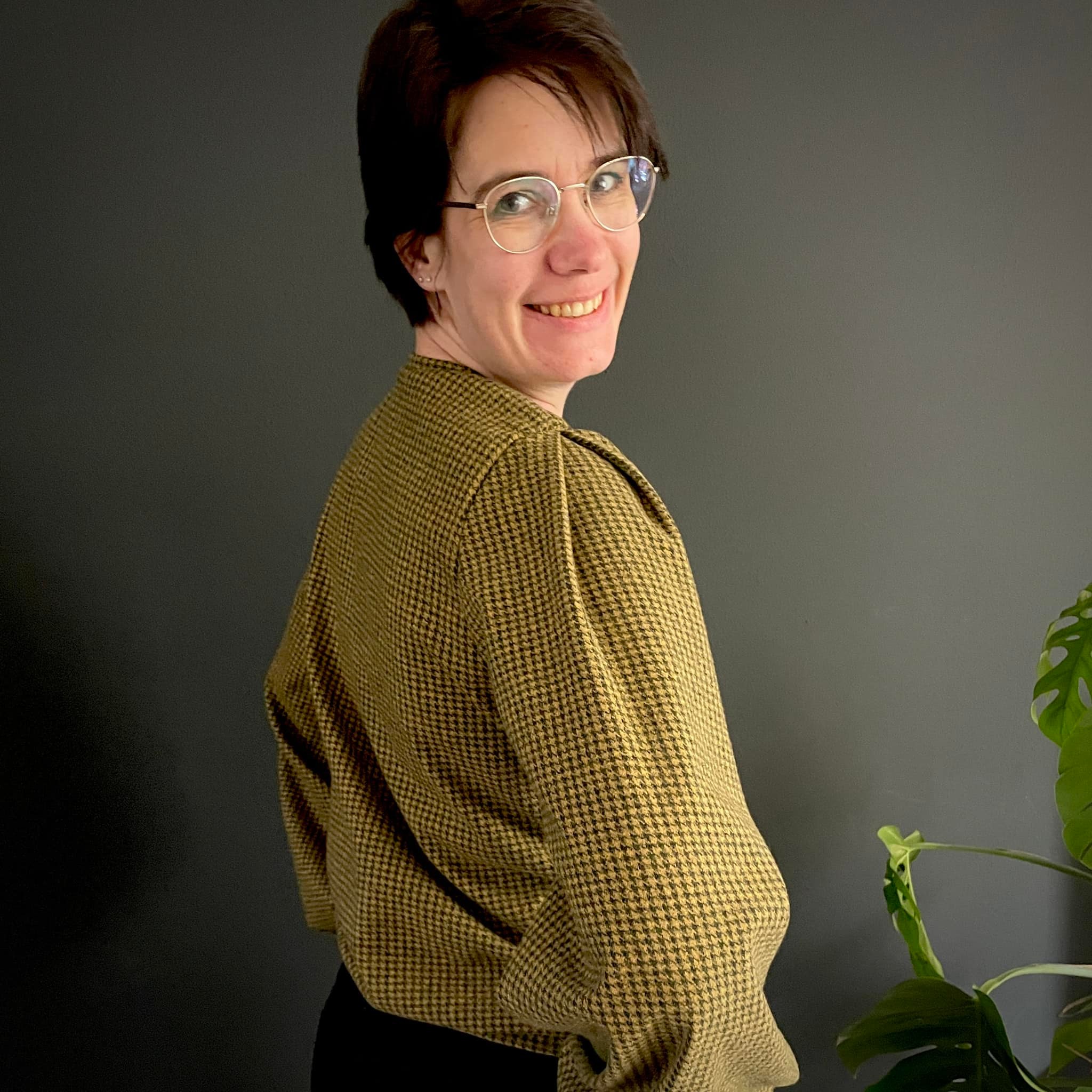 Hera sweater for women and teens - sewing pattern